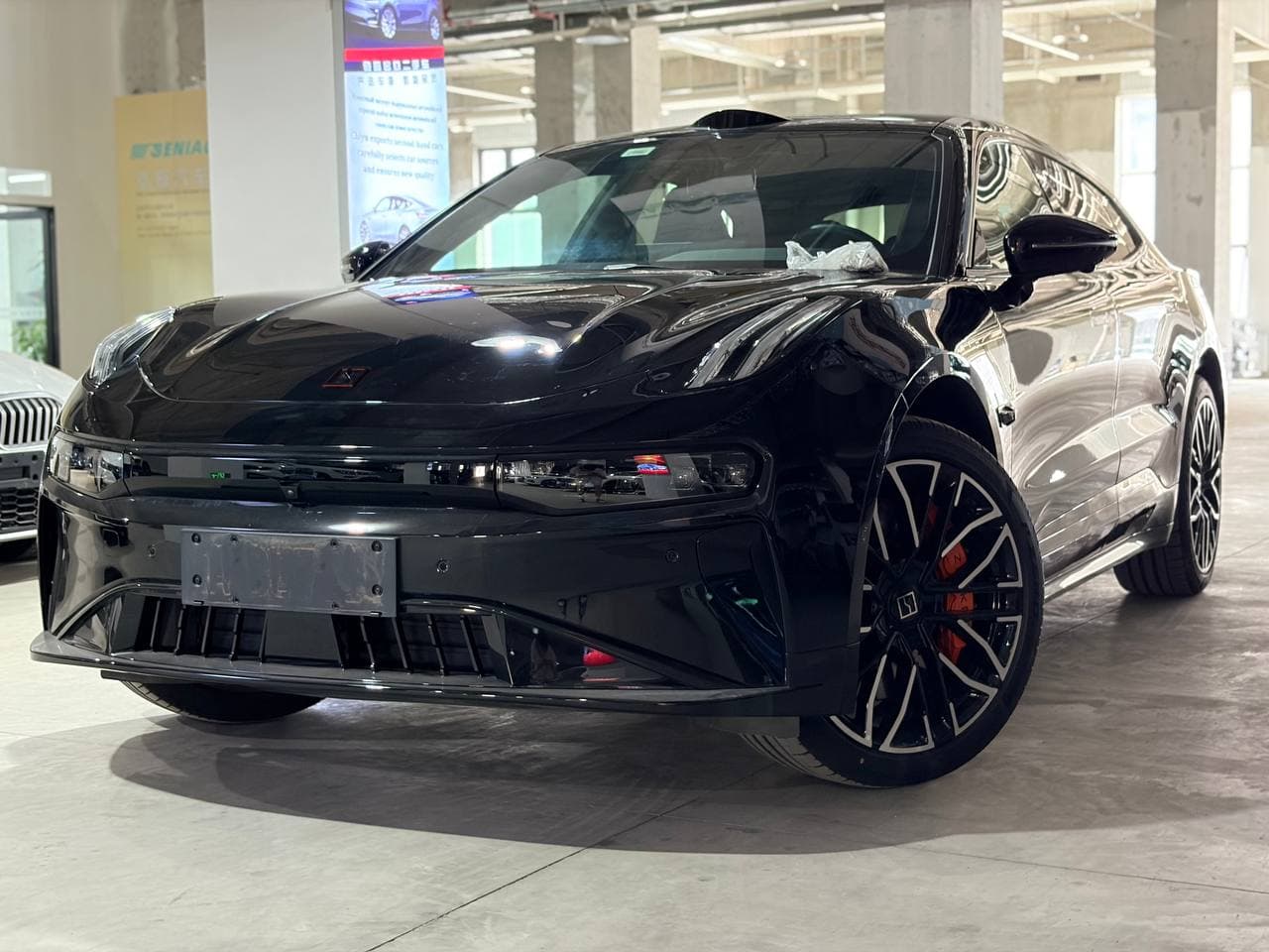 Zeekr 001, 2025