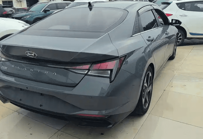 Hyndai Elantra, 2022