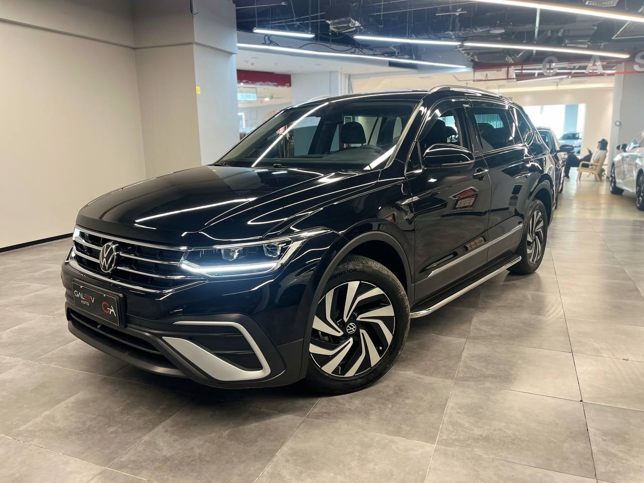 Volkswagen Tiguan L, 2023 — фото 1