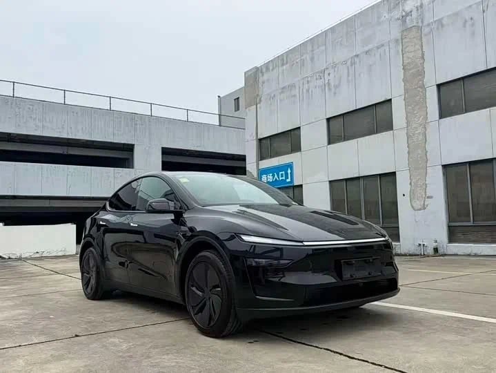 Tesla Model Y L, 2026 — фото 1