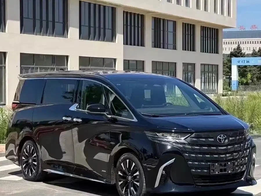 Toyota Alphard, 2026 — фото 1