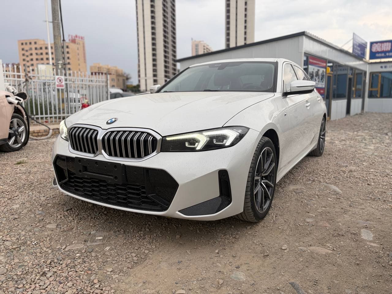 BMW 320Li, 2023