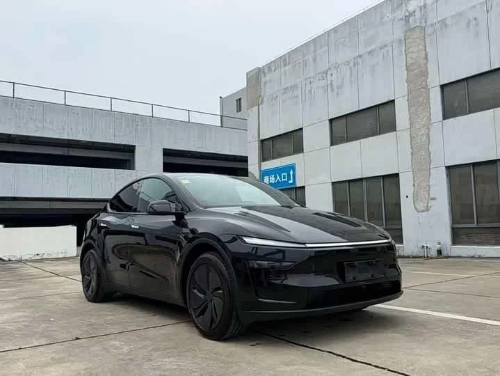 Tesla Model Y L, 2026
