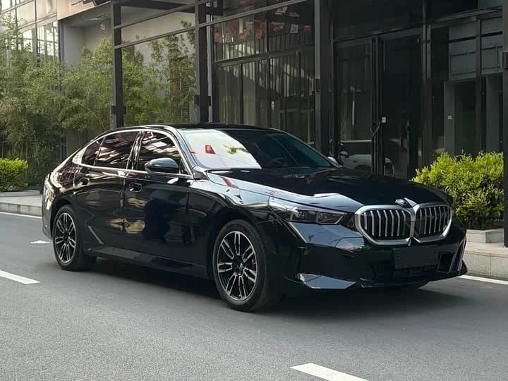 BMW 5-series, 2026
