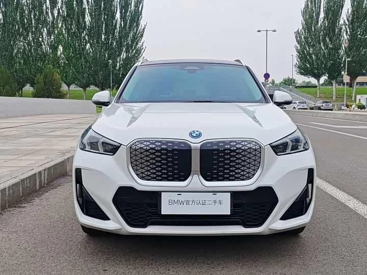 BMW iX1, 2026