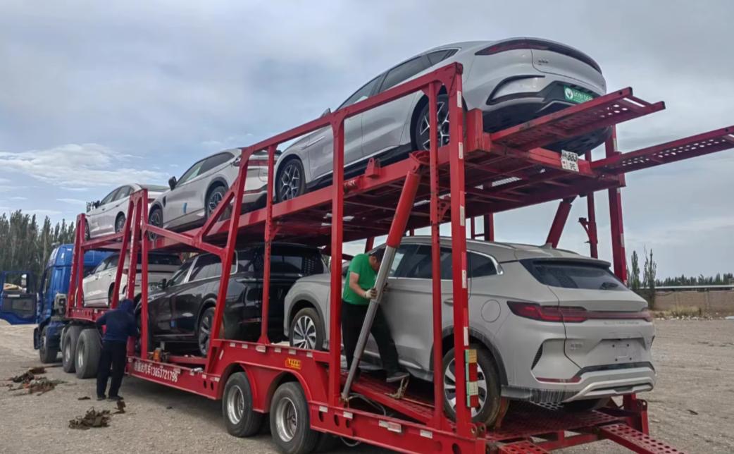 Погрузка автомобилей на автовоз — одно из плеч доставки