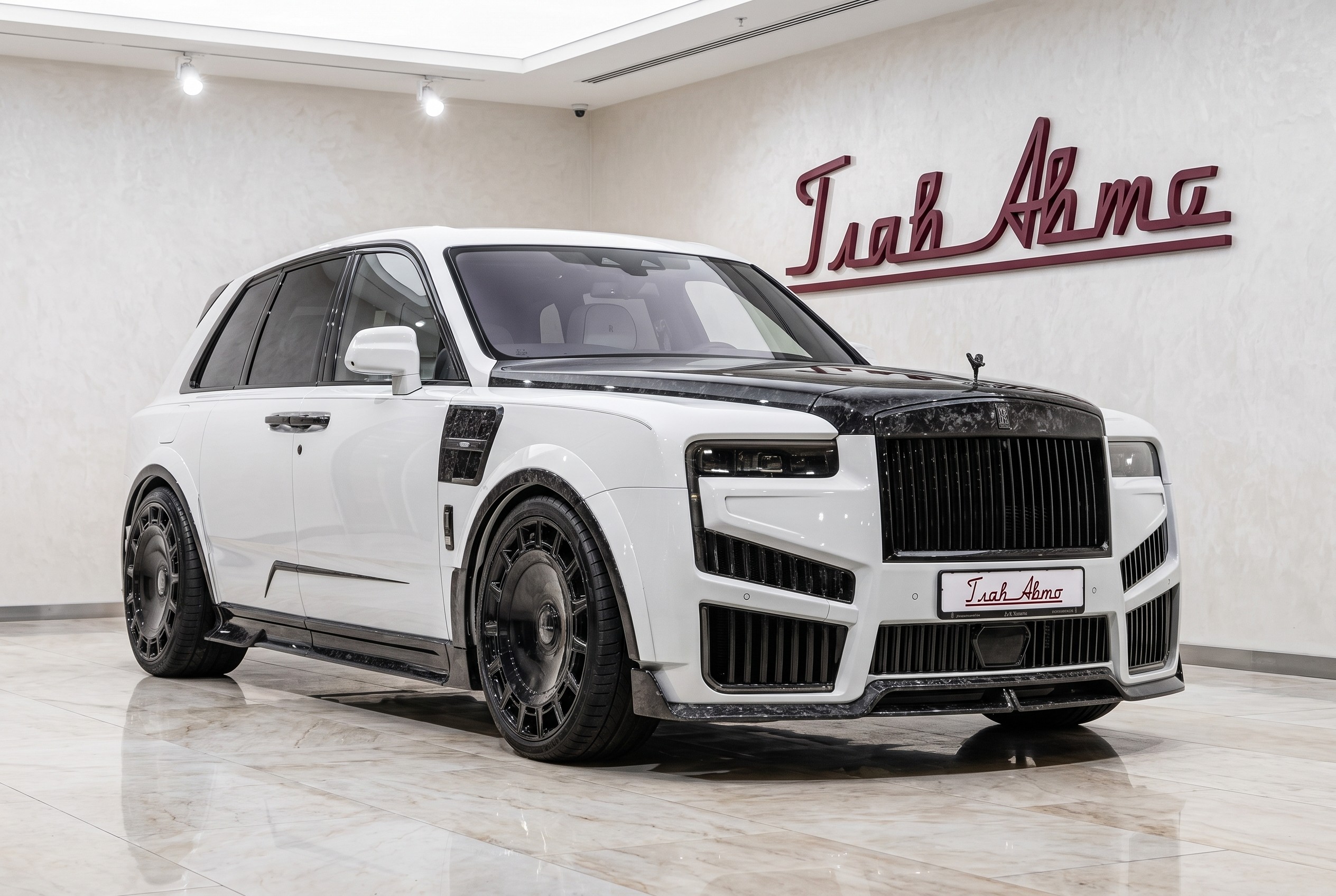 Rolls-Royce Cullinan by Mansory — тот же Cullinan, но тюнинг добавляет 70 400 000 ₽ к цене